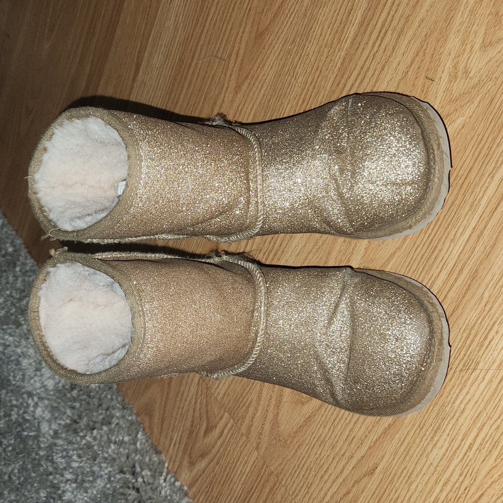 Ugg short boots
